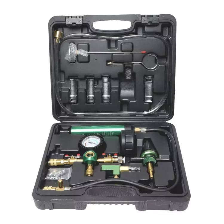 DETECTOR DE FUGAS DE RADIADOR Y SISTEMA DE REFRIGERACION DE MOTOR POR BOMBA MANUAL. NO REALIZAR PRUEBA A TAPAS DE RADIADOR